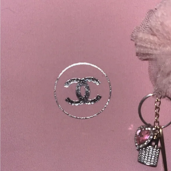 Chanel Beauty Pouch/ Makeup Travel Organize Bag w/ Chanel floral keychain - Picture 4 of 9